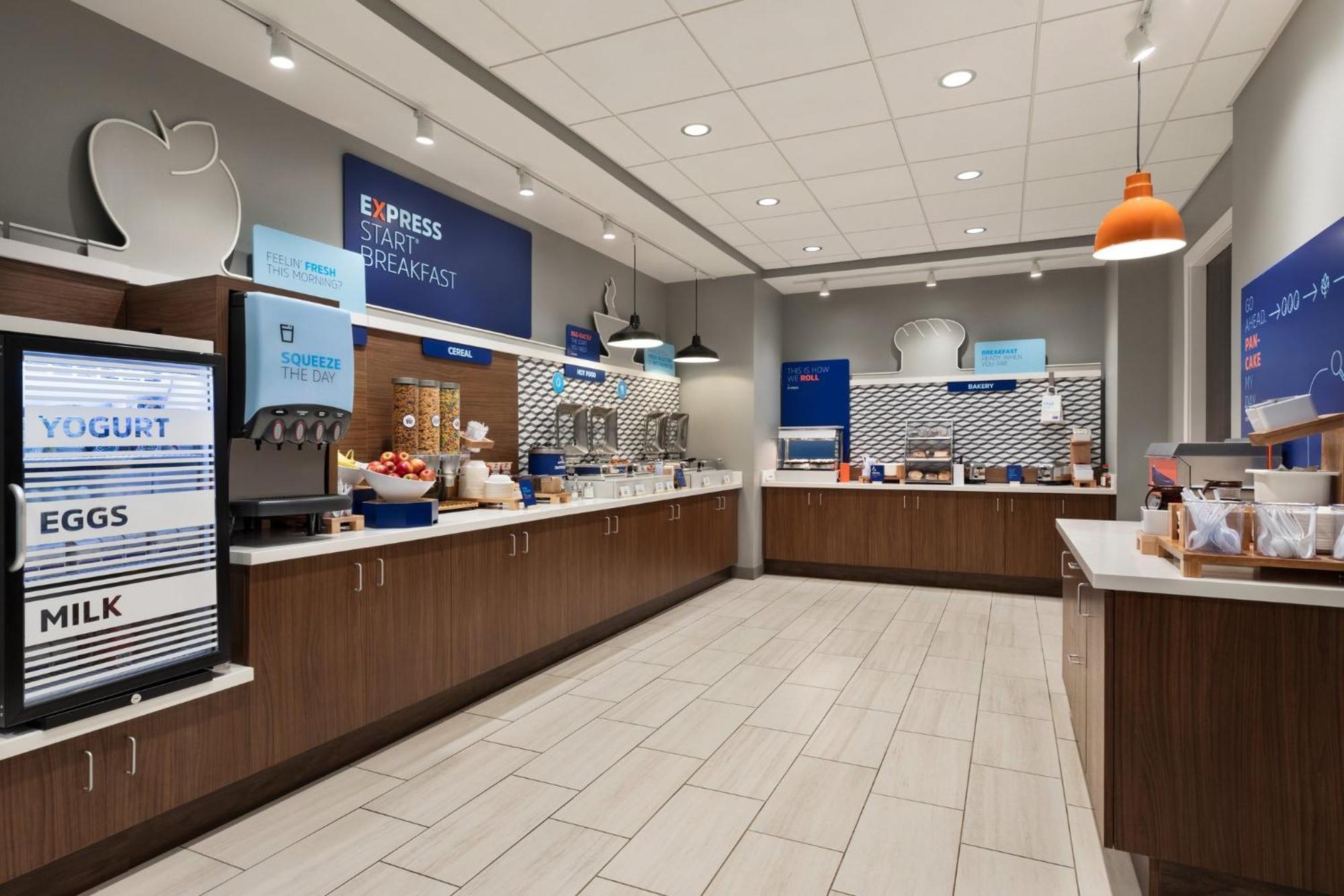 Holiday Inn Express & Suites Rhinelander By Ihg Екстериор снимка