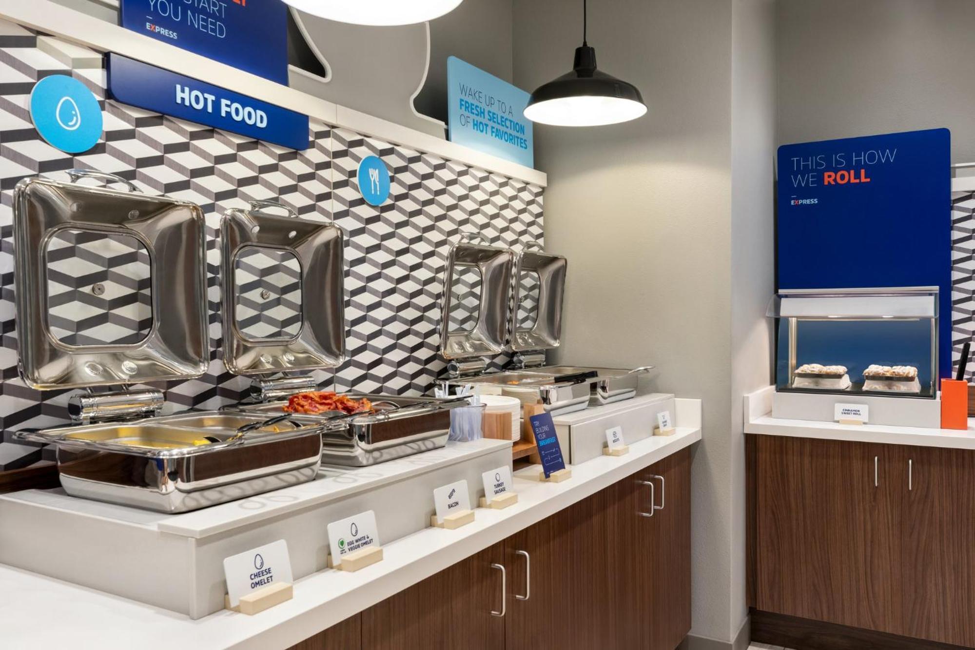 Holiday Inn Express & Suites Rhinelander By Ihg Екстериор снимка