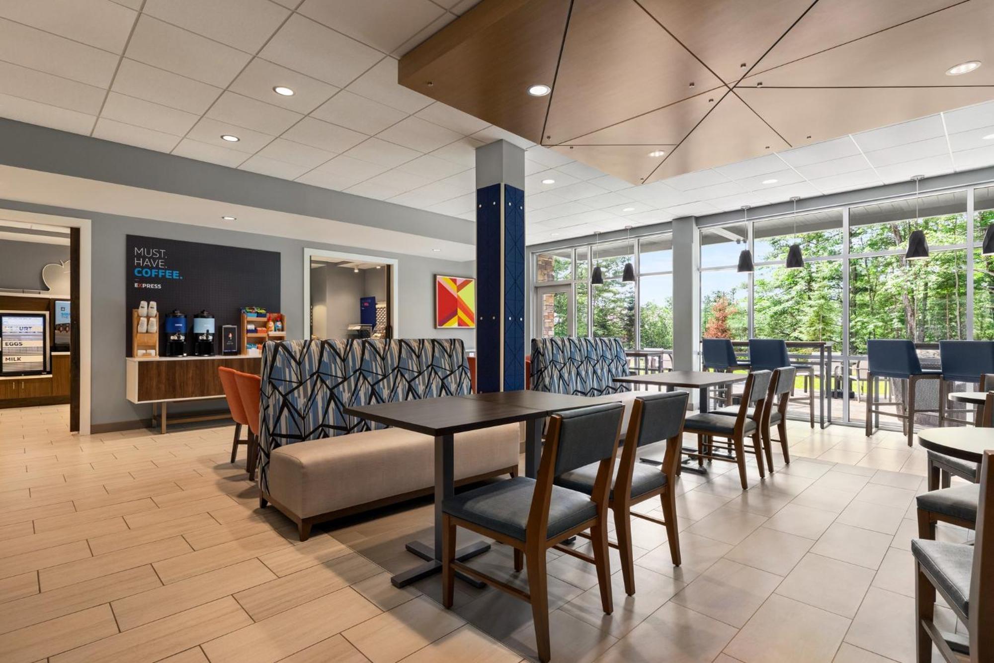 Holiday Inn Express & Suites Rhinelander By Ihg Екстериор снимка