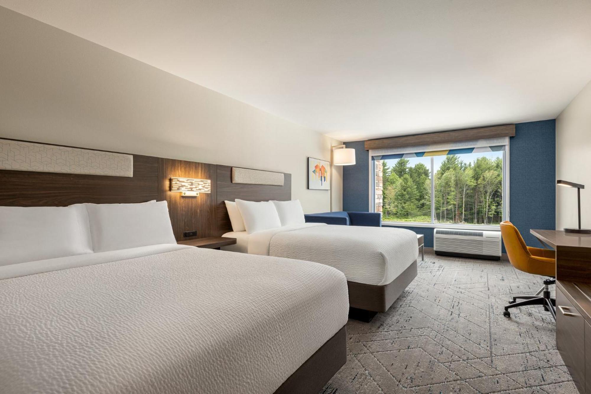 Holiday Inn Express & Suites Rhinelander By Ihg Екстериор снимка