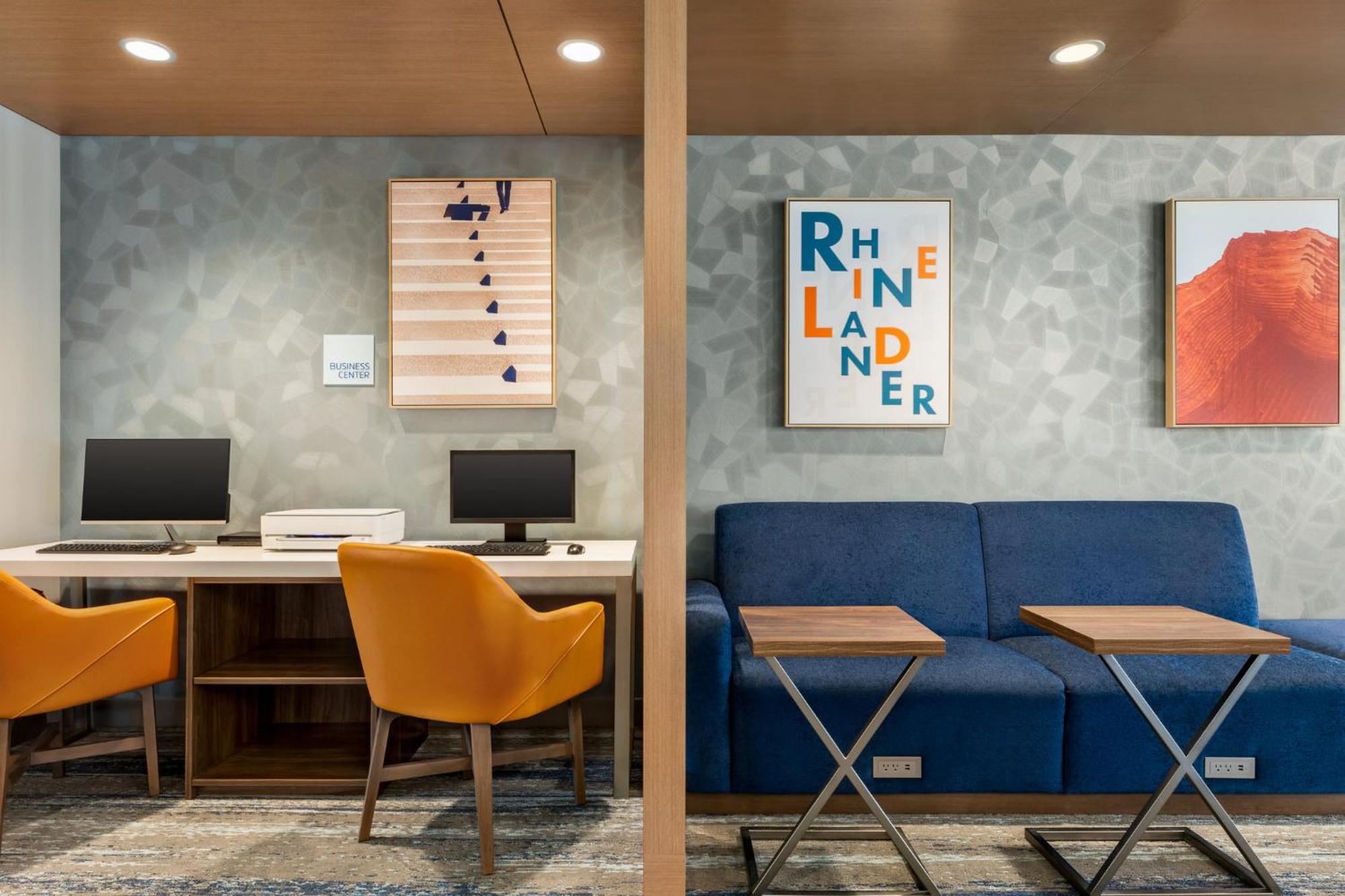 Holiday Inn Express & Suites Rhinelander By Ihg Екстериор снимка