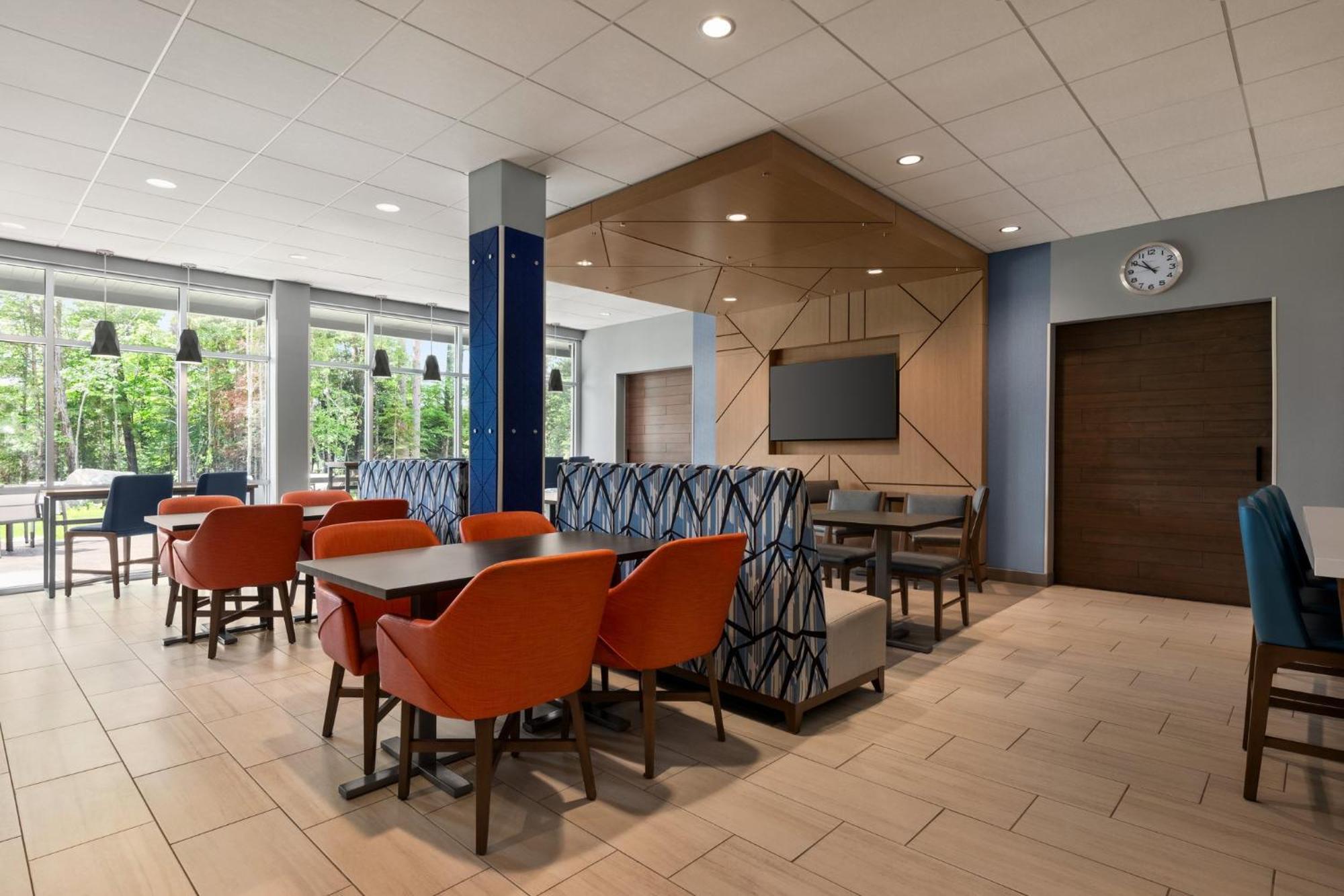Holiday Inn Express & Suites Rhinelander By Ihg Екстериор снимка