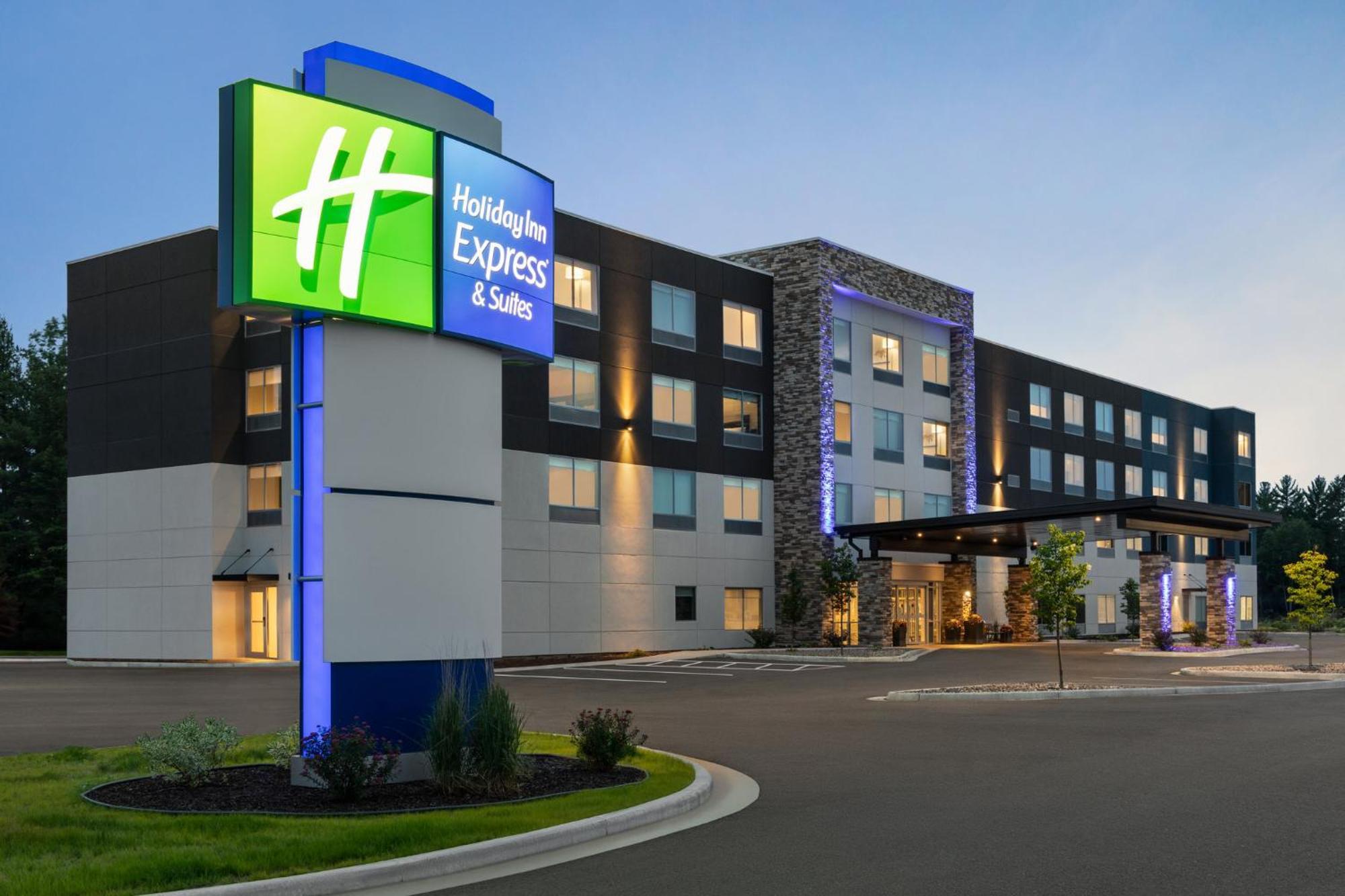 Holiday Inn Express & Suites Rhinelander By Ihg Екстериор снимка