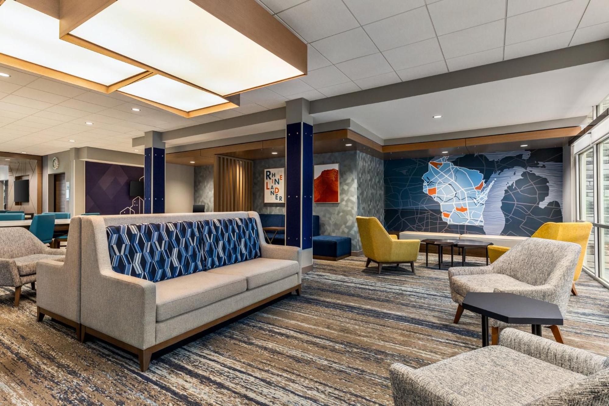 Holiday Inn Express & Suites Rhinelander By Ihg Екстериор снимка